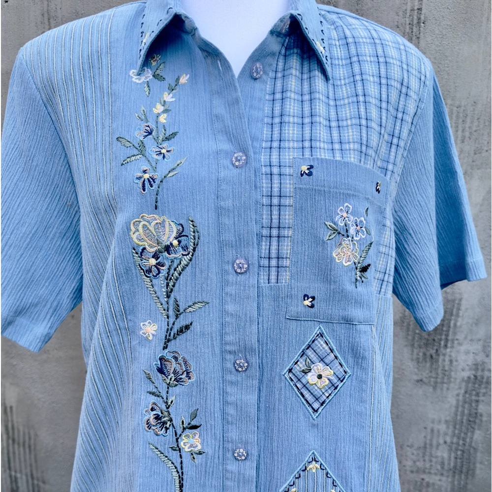 Vintage Napa Valley Denim Blue Floral Embroidered Crinkle Gauze Button Up Top -M - Picture 4 of 16
